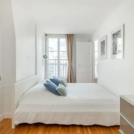 One Bedroom Flat Close To Marais & Bastille * Париж