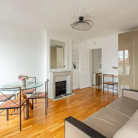 One Bedroom Flat Close To Marais & Bastille Апартаменты Париж