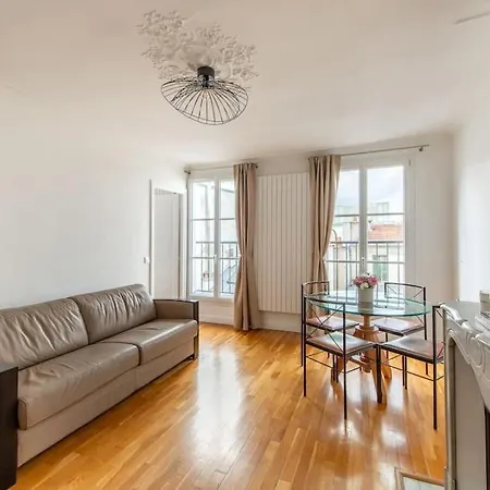 One Bedroom Flat Close To Marais & Bastille * Париж
